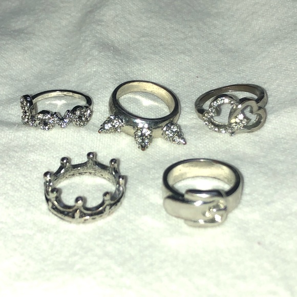 Five silver and sparkley rings - Picture 2 of 7